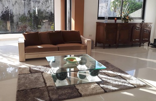 Tagbilaran Casa | CH1 BONITA HABITACIÓN CON BAÑO PRIVADO EN VILLA DE LUJO Internet por fibra ilimitado