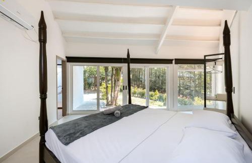 Alejandria Casa | CH105 Poblado 7BR Villa Jacuzzi AC 24 hours Security