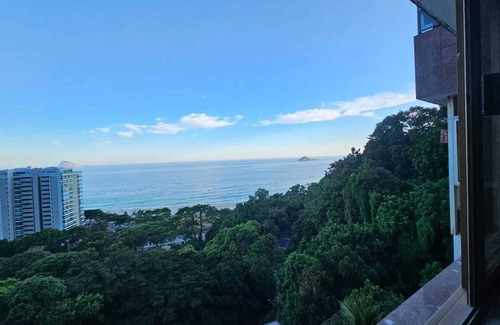 Sao Conrado Casa | Charming building with sea view in São Conrado