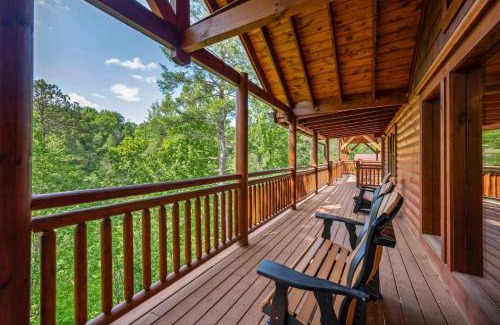 Caton Casa | Cha Chas Castle 8BR Sleeps 30 w Pool Jacuzzi