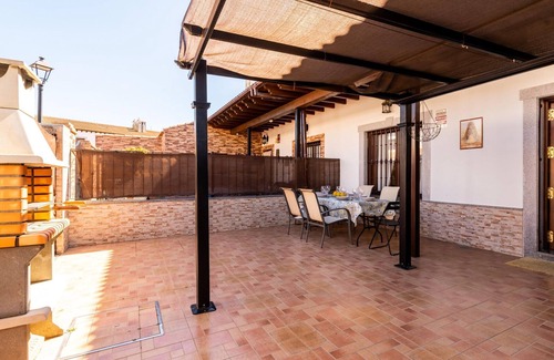 Villamanrique de la Condesa Apartamento | Casa rural cómoda y equipada para 9 personas cerca de Doñana y Sevilla