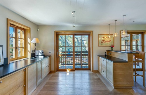 Beranger Chalet De Esquí | Chalet Stable - Six Bedroom Chalet, Sleeps 12