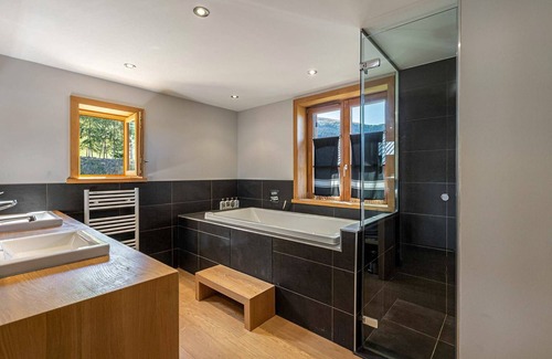 Beranger Chalet De Esquí | Chalet Stable - Six Bedroom Chalet, Sleeps 12