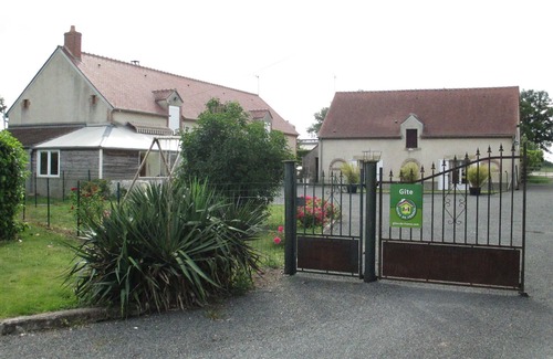 Vieilles-Maisons-sur-Joudry Cabaña | Gîte familial à la ferme avec jardin clos près des étangs, forêt et canal d'Orléans