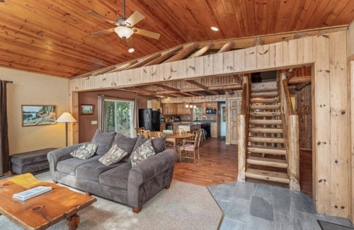 Eagle River Casa | Chain Lake Retreat Holiday Home