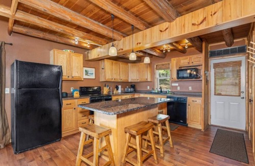 Eagle River Casa | Chain Lake Retreat Holiday Home