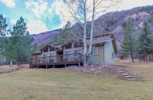 Carbondale Casa | Chair Mountain Cabin at Filoha Meadows