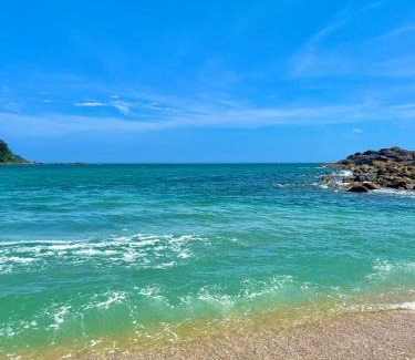 Boicucanga Beach Cabina | Chalé 400m Praia e Cachoeiras com Piscina Quente e Wifi
