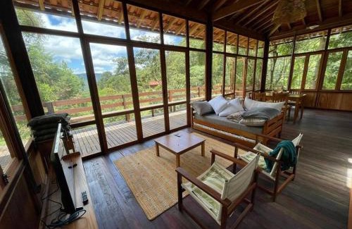 Nova Friburgo Casa | Chalé aconchegante cercado pelo verde