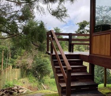 Nova Friburgo Casa | Chalé aconchegante cercado pelo verde