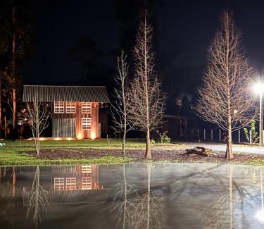 Rolante Casa | Chalé Celeiro em frente ao lago
