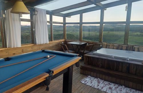 Bom Jardim da Serra Casa | Chalé com banheira de hidromassagem e mesa de sinuca