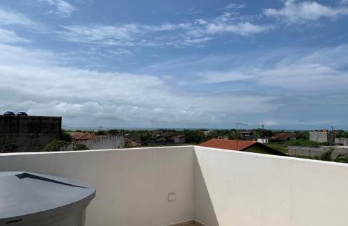 Itanhaem Casa | Chalé com Varanda Grande e Terraço Vista Mar
