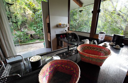 Paraty Chalet De Esquí | Chalé da Montanha, Vista Incrível da Montanha e Cachoeira no Mesmo Terreno
