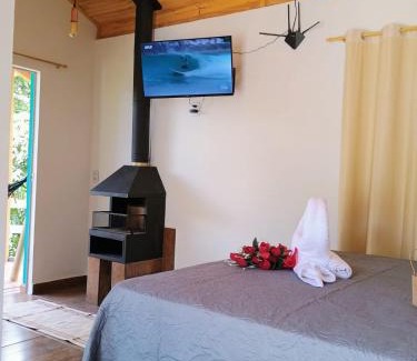 Costas Chalet De Esquí | Chalé Som do Riacho e Chalé Riacho Sereno, com Hidromassagem e Lareira á 20 minutos de Gonçalves-MG