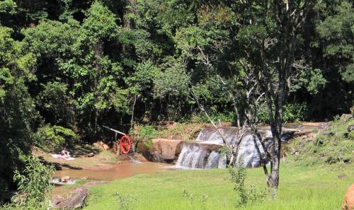 Bueno Brandao Cabina | Chalés Cachoeira Cafundó