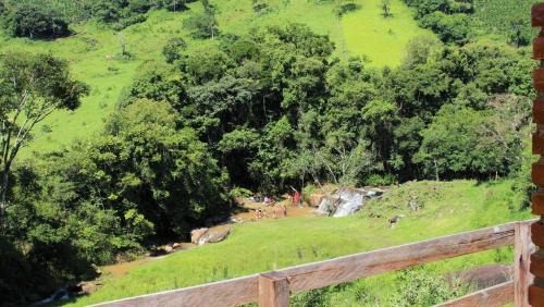 Bueno Brandao Cabina | Chalés Cachoeira Cafundó