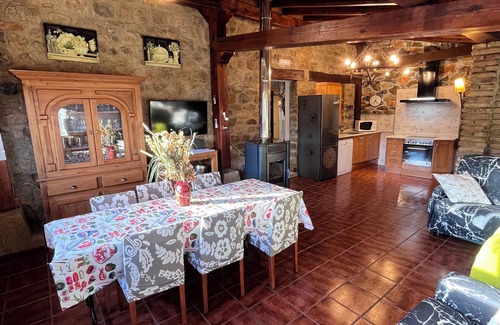 Lumbreras Cabaña | Casa turística Chaleco en Sierra Cebollera con terraza privada.