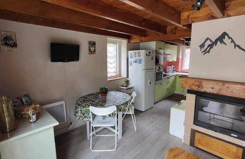 Sazos Chalet De Esquí | Chalet à la Montagne