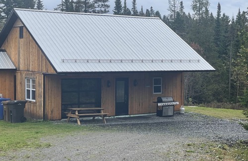 Saint-Hermenegilde Chalet De Esquí | Chalet Ö Camp Quon Diva Chalet en Pleine Nature au Pied du Mont Hereford