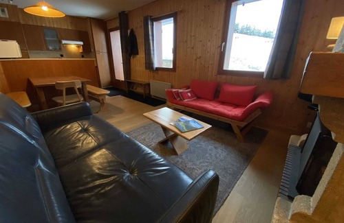 Loudervielle Chalet De Esquí | Chalet muy soleado con chimenea muy confortable.