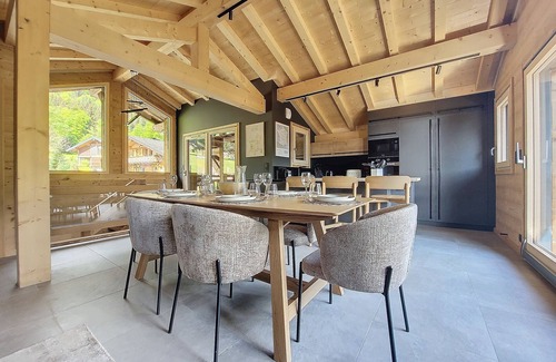 Morzine Chalet De Esquí | CHALET - 10 PEOPLE – HOT TUB - IN TOWN - CLOSE SKI SLOPES – WIFI