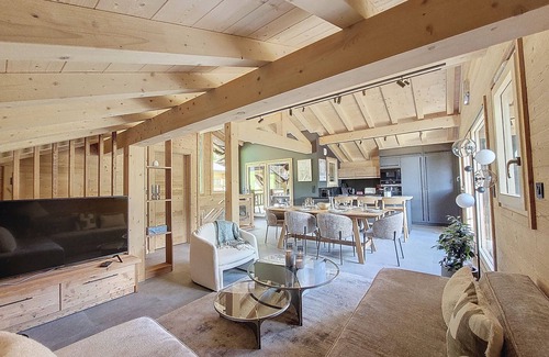 Morzine Chalet De Esquí | CHALET - 10 PEOPLE – HOT TUB - IN TOWN - CLOSE SKI SLOPES – WIFI