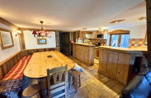 Reberty Chalet De Esquí | Chalet, vista montaña, fitness, sauna, balcón, chimenea o estufa a leña, tv, local para esquís