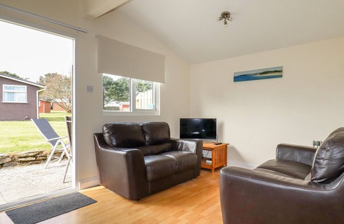 Padstow Cabina | CHALET 197, romantic, character holiday cottage in St Merryn
