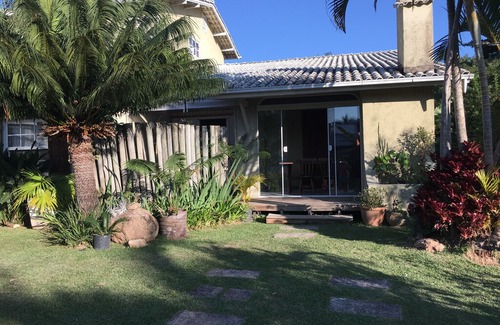 Florianopolis Chalet De Esquí | CHALET 2 IN GATE CONDOMINIUM 1 BLOCK BEACH|AIR CONDITIONING|WI-FI|BBQ
