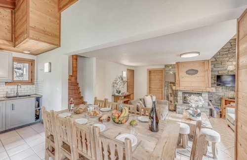 Les Brevieres Chalet De Esquí | Chalet, 200m de los comercios, vista montaña, terraza, balcón, chimenea o estufa a leña, tv