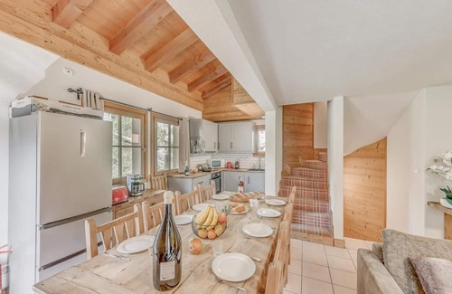 Les Brevieres Chalet De Esquí | Chalet, 200m de los comercios, vista montaña, terraza, balcón, chimenea o estufa a leña, tv