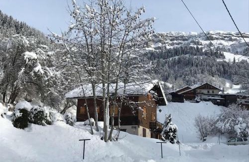 Beaufort Chalet De Esquí | Chalet 3* à Arêches, 100m², 8 pers, 4 ch, Pied des Pistes, Cheminée, Terrasse, Wifi - FR-1-342-246