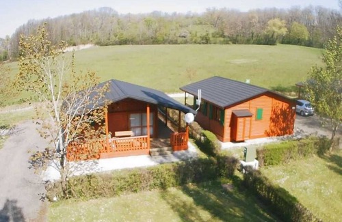 Lons-le-Saunier Chalet De Esquí | Chalet 4 étoiles - Piscine - efa00g