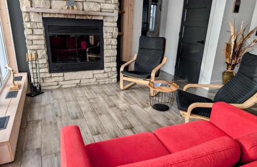 Saint-David-de-Falardeau Chalet De Esquí | Chalet 4 saisons au pied des monts valin