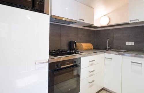 Meribel Village Apartamento | Chalet 4 chambres avec salles de bain privées, près des pistes et commerces - FR-1-566-67
