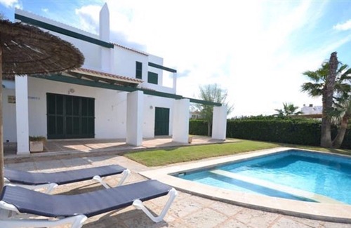 Cales Piques Casa | Casa en 1a linea de mar con jardín y piscina privadas.