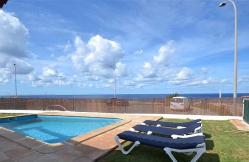 Cales Piques Casa | Casa en 1a linea de mar con jardín y piscina privadas.