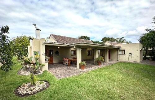 Plettenberg Bay Casa | Chalet 40 Plettenberg Bay A tranquil location with beach access in large grounds ideal for families