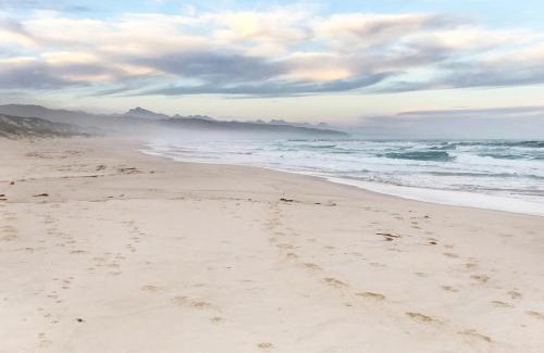 Plettenberg Bay Casa | Chalet 40 Plettenberg Bay A tranquil location with beach access in large grounds ideal for families