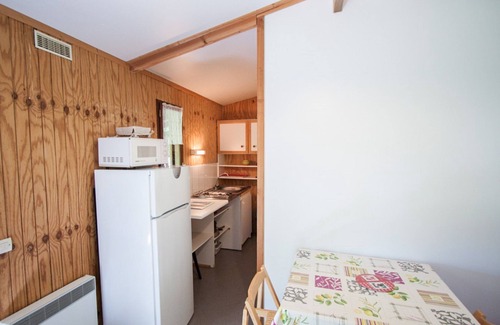 Montreal Chalet De Esquí | CHALET 5 -Terraza, muebles de jardín, hermosa vista, piscina, entretenimiento de verano