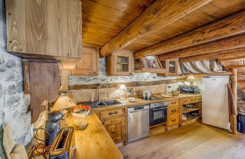 Les Brevieres Chalet De Esquí | Chalet, a 50m de las pistas de esquí, vista montaña, terraza, chimenea o estufa a leña, tv