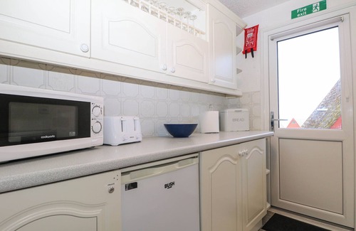 Great Mongeham Cabaña | CHALET 58 - THE BEACH HOUSE, family friendly, with pool in Kingsdown