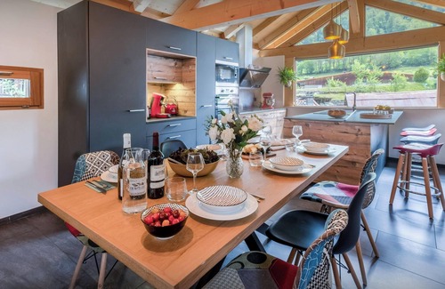 Thones Casa | Chalet 65bis - stylish home for 6 near lake and mountains - OVO Network