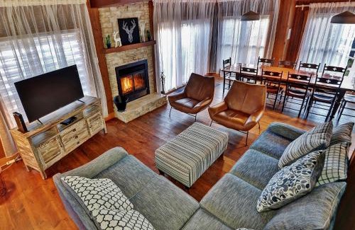 Stoneham Chalet De Esquí | Chalet 9006 Chemin des Alpages by Les Chalets Alpins