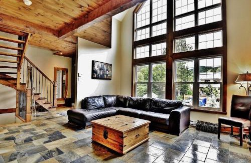 Stoneham Chalet De Esquí | Chalet 9012 Chemin des Alpages by Les Chalets Alpins