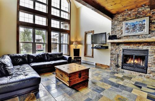 Stoneham Chalet De Esquí | Chalet 9012 Chemin des Alpages by Les Chalets Alpins