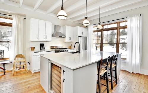 Stoneham Chalet De Esquí | Chalet 9023 Chemin des Alpages by Les Chalets Alpins