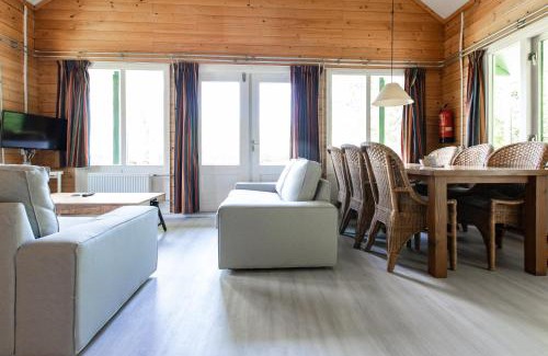 Oostrum Chalet De Esquí | Chalet aan het water - vakantiepark de Schreiershoek