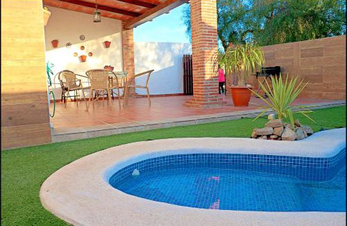 Conil de la Frontera Chalet De Esquí | Chalet acogedor con piscina
